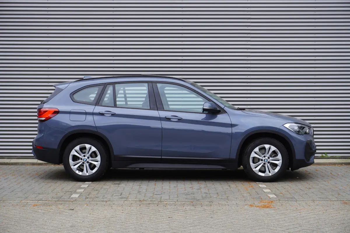 xDrive25e High Executive | Parking Pack | Glazen panoramadak | Trekhaak met afneembare kogel | Achteruitrijcamera | Elektrisch verwarmde voorstoelen