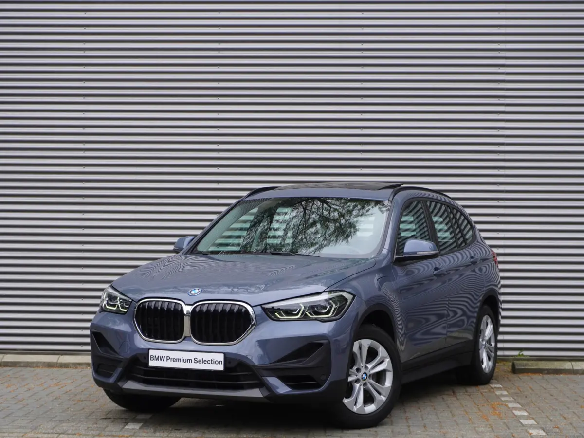 xDrive25e High Executive | Parking Pack | Glazen panoramadak | Trekhaak met afneembare kogel | Achteruitrijcamera | Elektrisch verwarmde voorstoelen