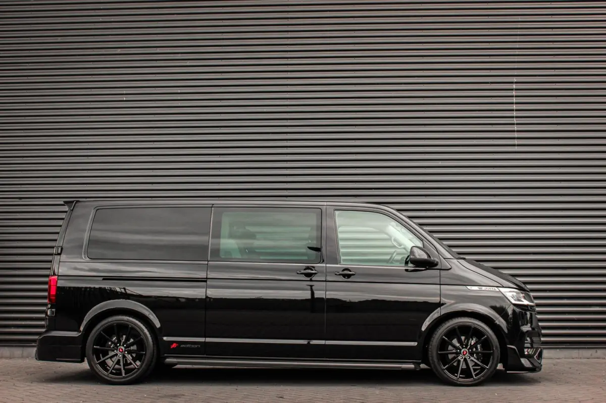 2.0 TDI L2H1 150PK BULLI DC DUBBEL CABINE / LEIGHTONVANS BODYKIT / FULL OPTINS / LEDER / FULL BLACK / APPLE