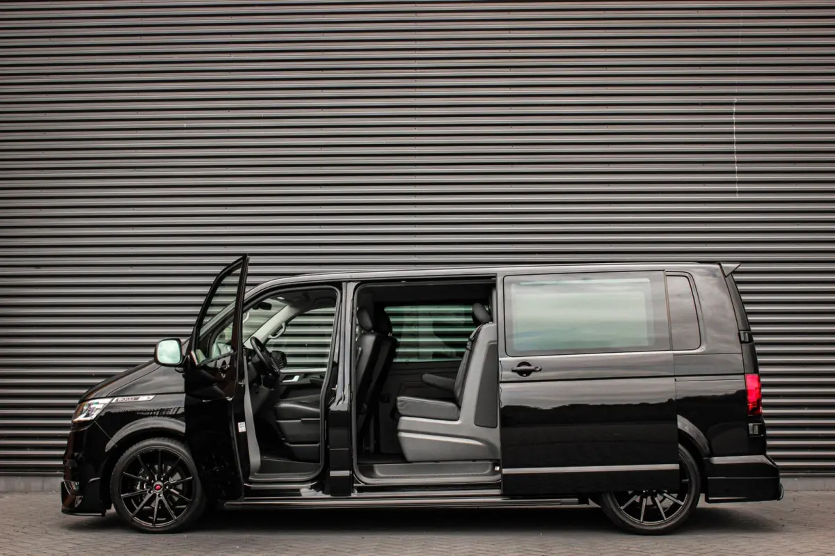 2.0 TDI L2H1 150PK BULLI DC DUBBEL CABINE / LEIGHTONVANS BODYKIT / FULL OPTINS / LEDER / FULL BLACK / APPLE