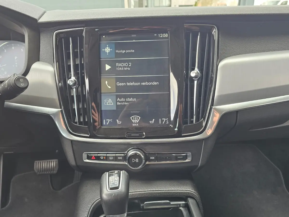 2.0 T4 Momentum | Automaat | LED | Trekhaak | App-connect | Leder | Stuur & stoelverwarming | BLIS | Elek. stoelen | Elek. achterklep |