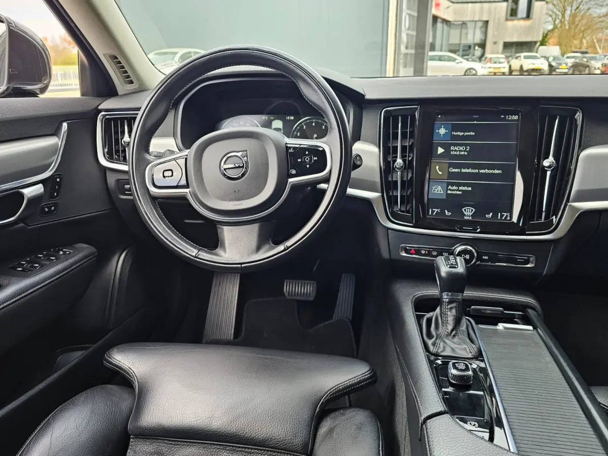 2.0 T4 Momentum | Automaat | LED | Trekhaak | App-connect | Leder | Stuur & stoelverwarming | BLIS | Elek. stoelen | Elek. achterklep |