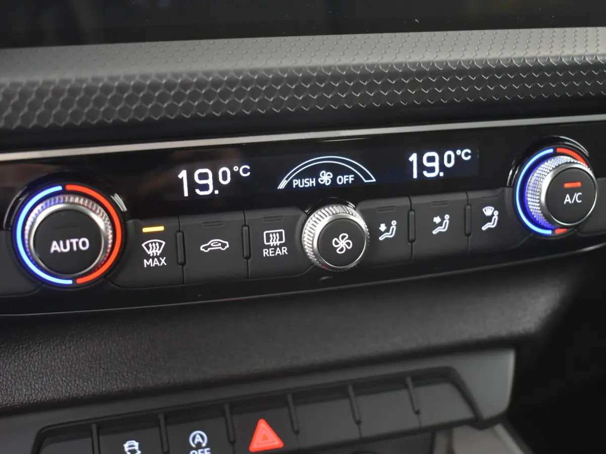 30 TFSI Pro Line 115PK DSG/AUTO | Apple carplay Android auto | Airco automatisch | DAB | 15"LMV l Cruise control |
