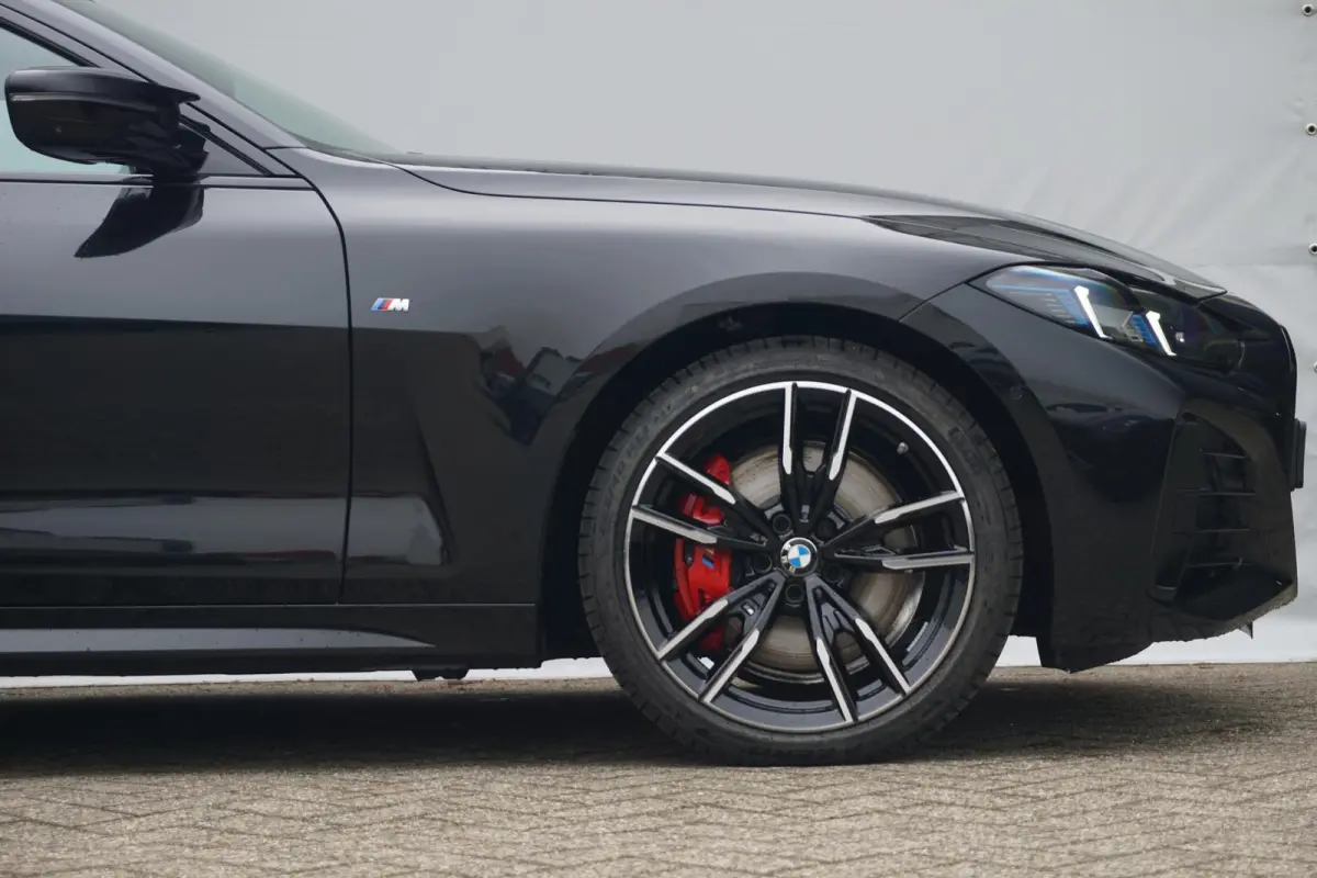 M440i xDrive M Sport Pro | Schuif-/kanteldak / Driving Assistant Professional / Head-up / Rondomzicht camera / Harman Kardon / Adaptief M onderstel / Comfort Pack