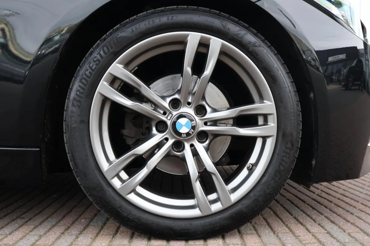 320i M Sport Edition M Sport/ Stoelverwarming/ Navigatie/ Achteruitrijcamera/ HiFi
