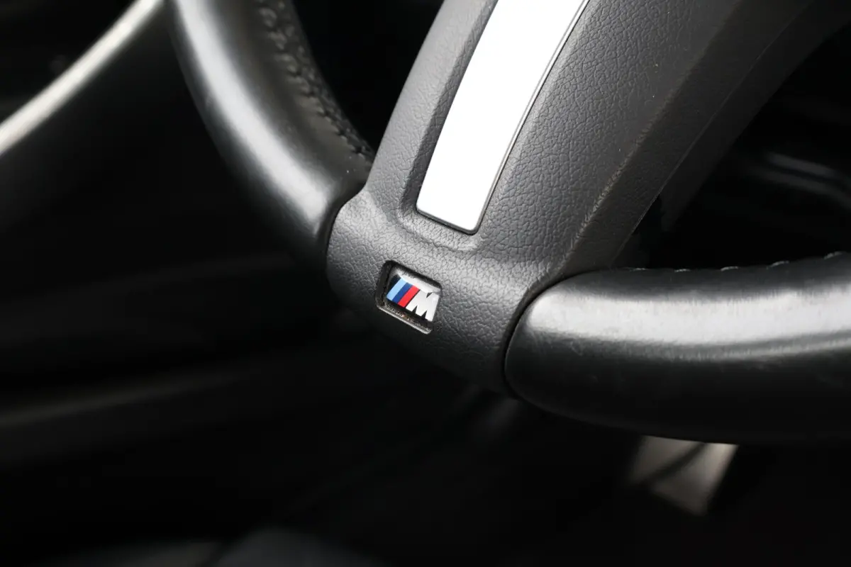 320i M Sport Edition M Sport/ Stoelverwarming/ Navigatie/ Achteruitrijcamera/ HiFi