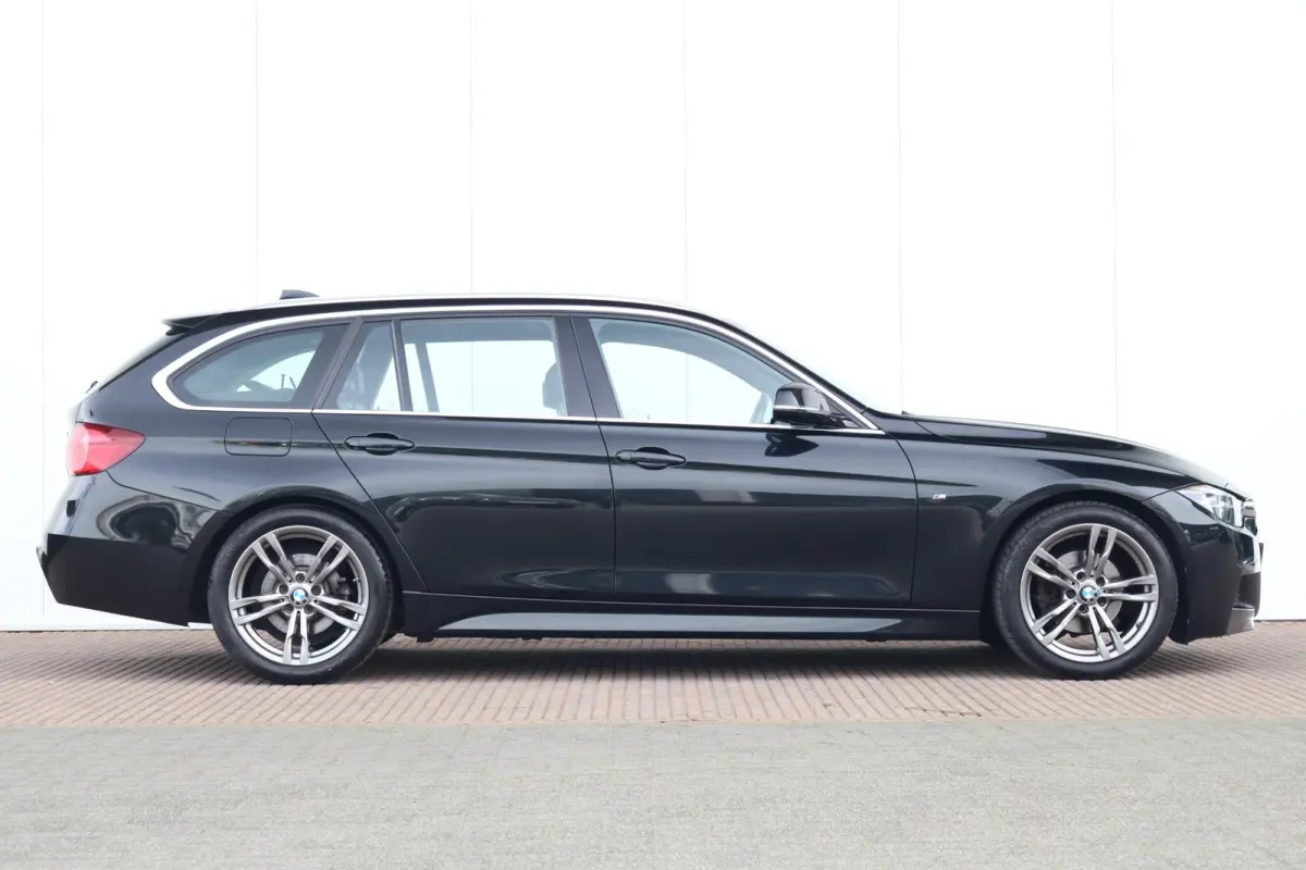 320i M Sport Edition M Sport/ Stoelverwarming/ Navigatie/ Achteruitrijcamera/ HiFi