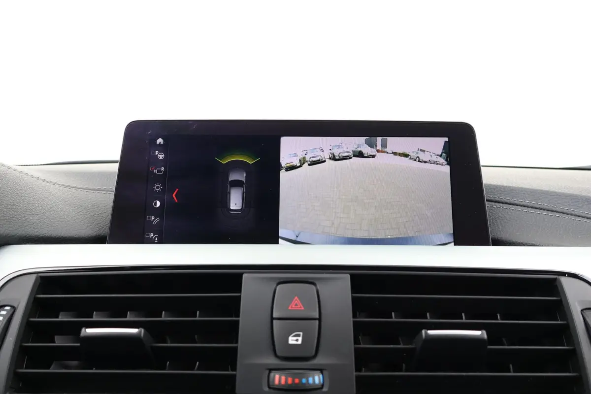 320i M Sport Edition M Sport/ Stoelverwarming/ Navigatie/ Achteruitrijcamera/ HiFi