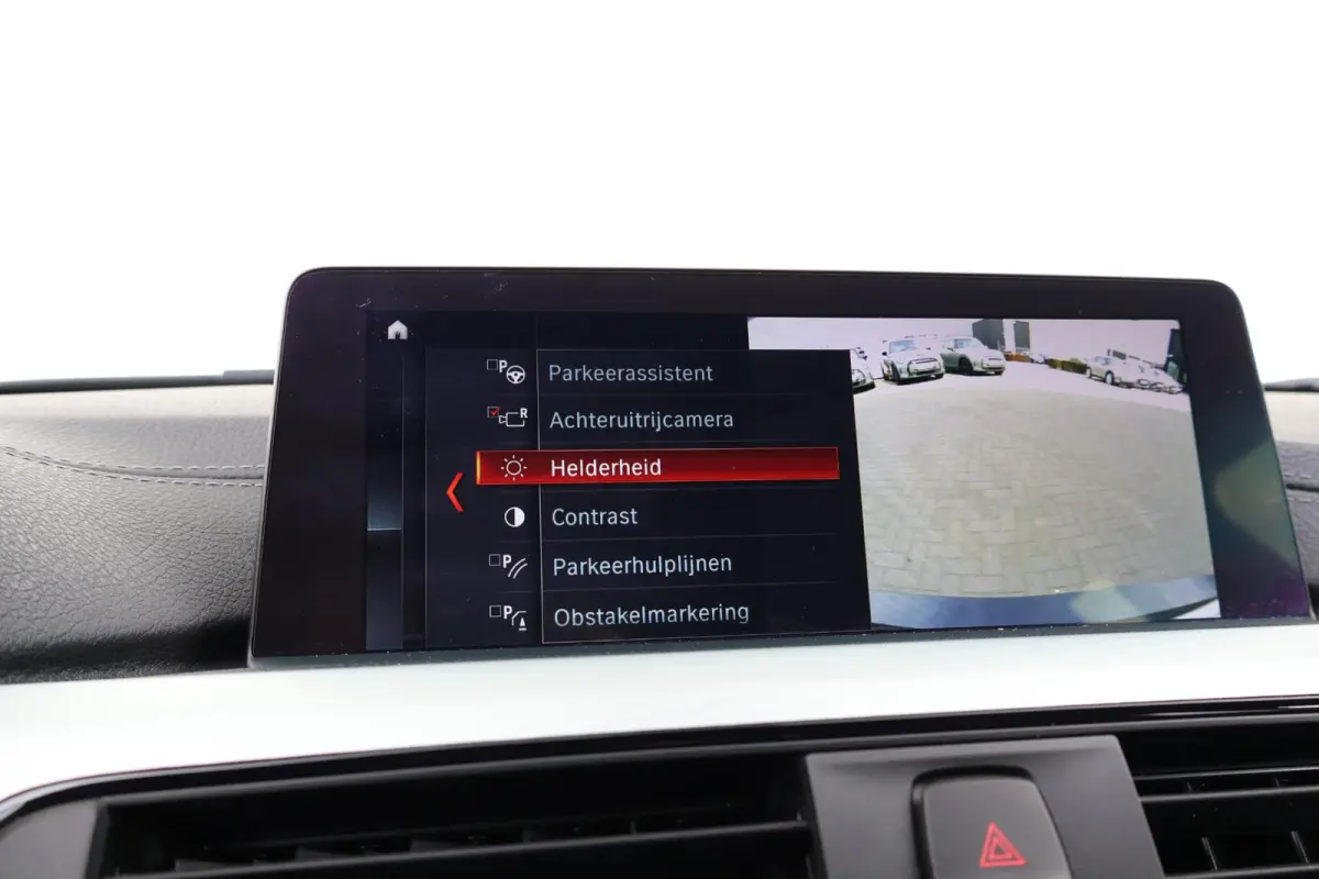 320i M Sport Edition M Sport/ Stoelverwarming/ Navigatie/ Achteruitrijcamera/ HiFi