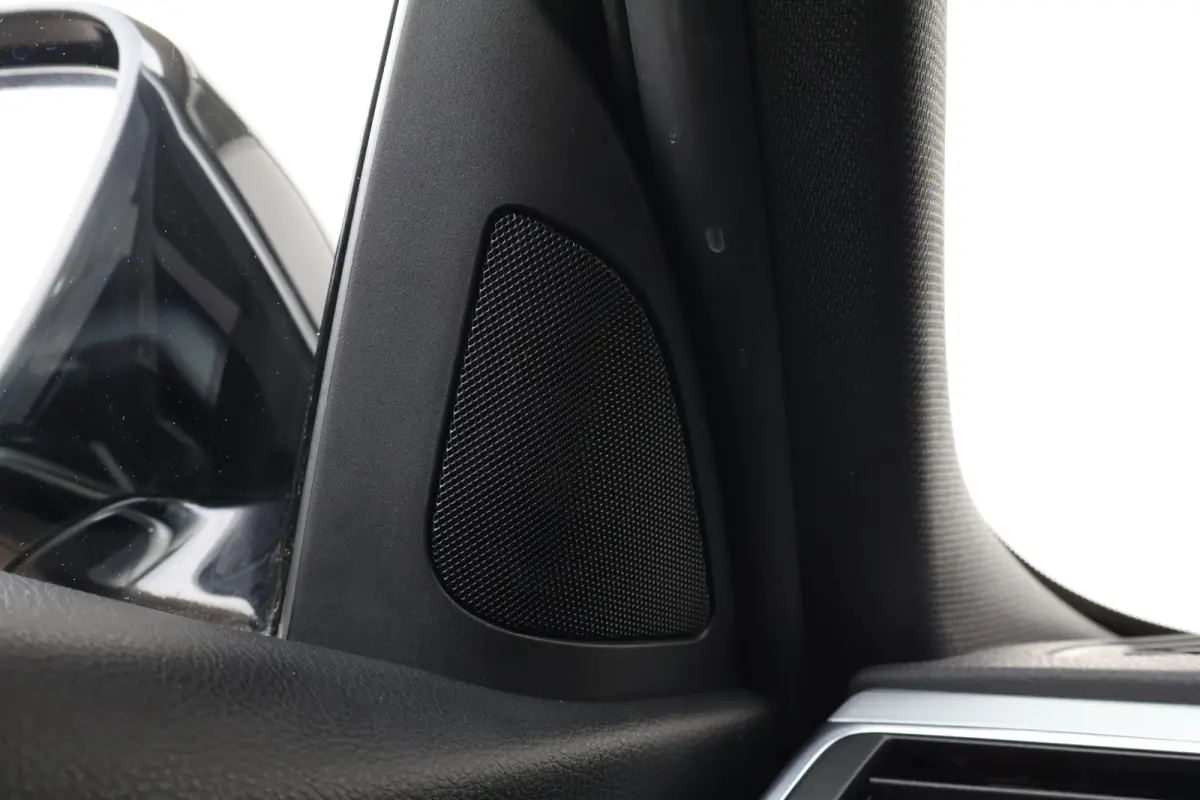 320i M Sport Edition M Sport/ Stoelverwarming/ Navigatie/ Achteruitrijcamera/ HiFi