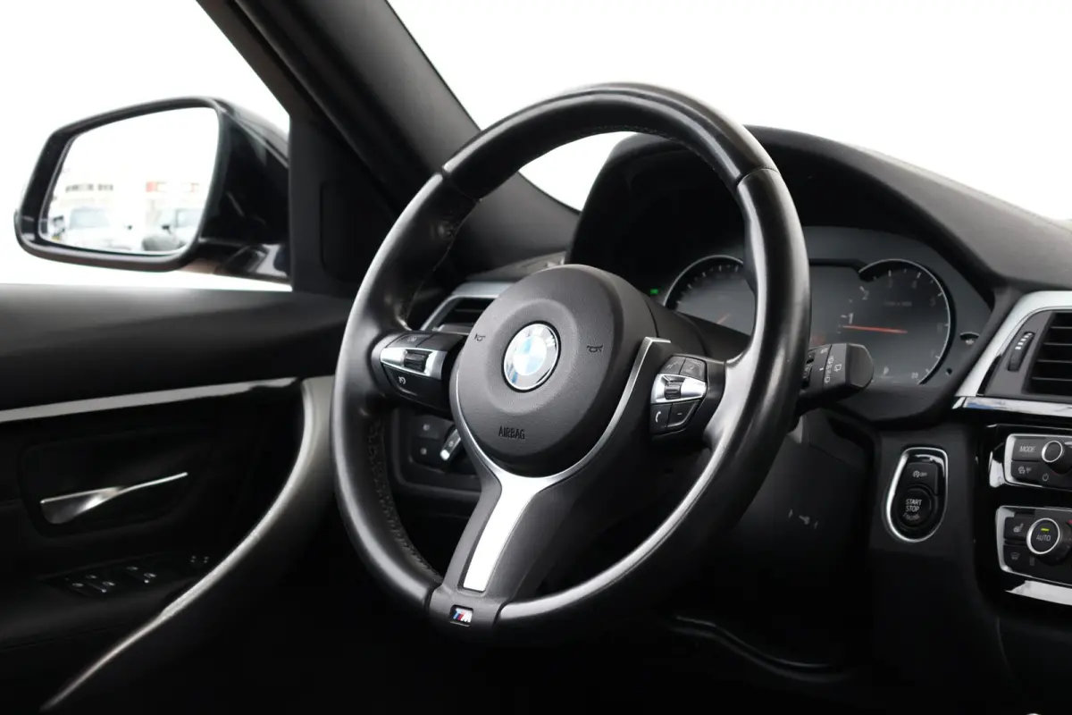 320i M Sport Edition M Sport/ Stoelverwarming/ Navigatie/ Achteruitrijcamera/ HiFi