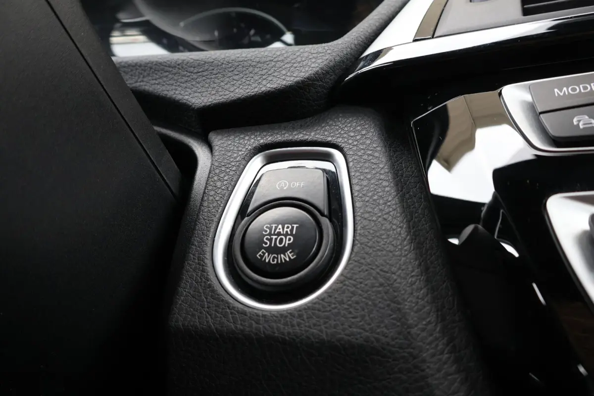 320i M Sport Edition M Sport/ Stoelverwarming/ Navigatie/ Achteruitrijcamera/ HiFi
