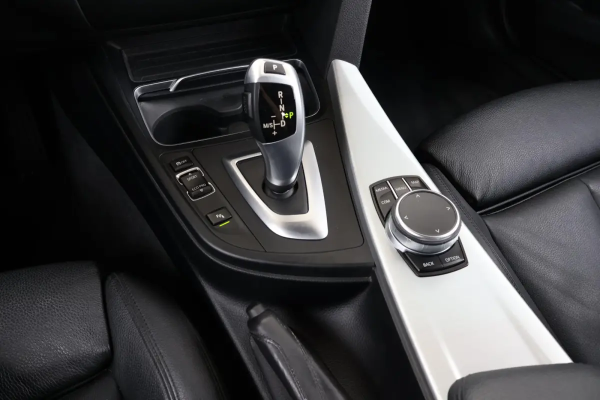 320i M Sport Edition M Sport/ Stoelverwarming/ Navigatie/ Achteruitrijcamera/ HiFi