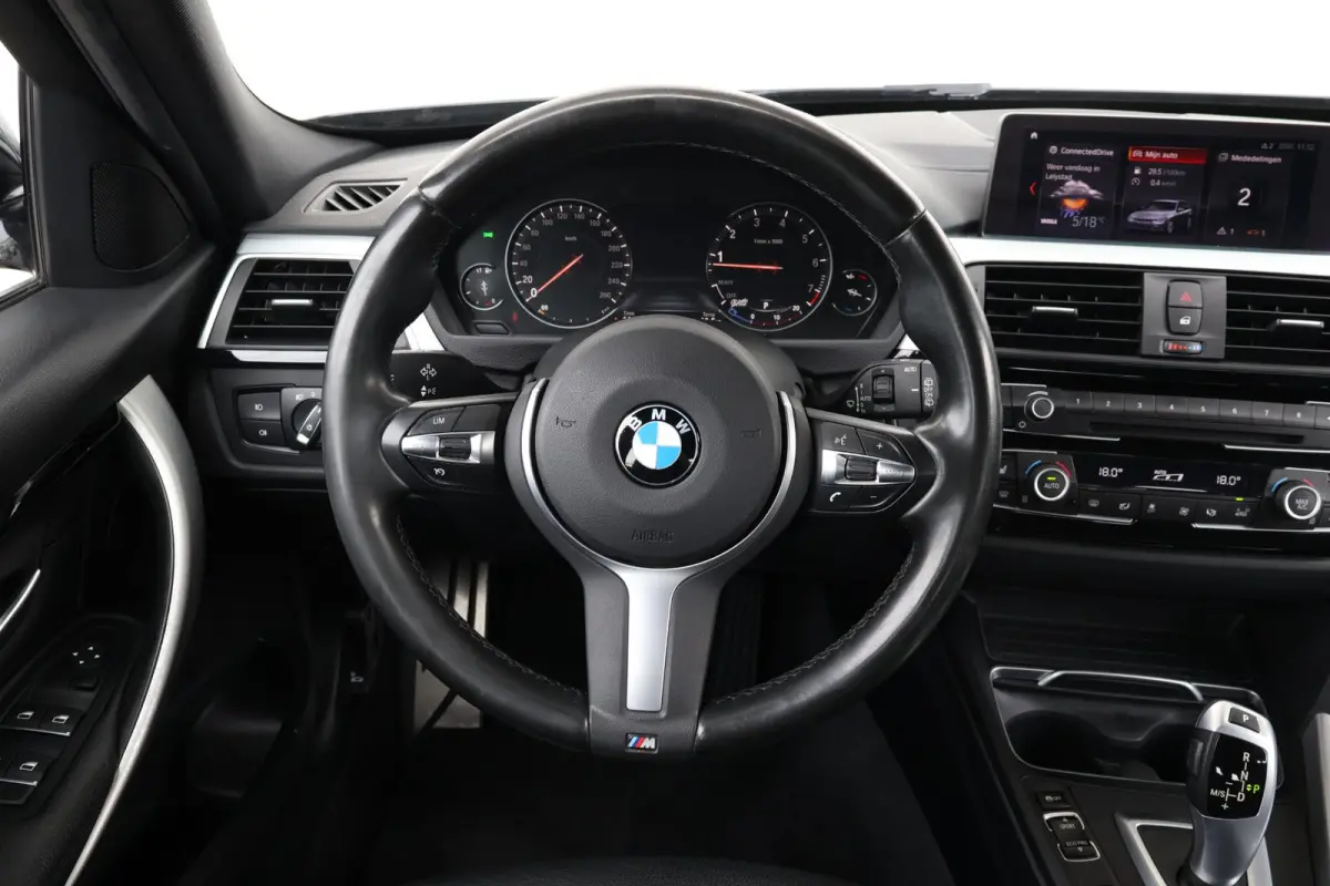 320i M Sport Edition M Sport/ Stoelverwarming/ Navigatie/ Achteruitrijcamera/ HiFi