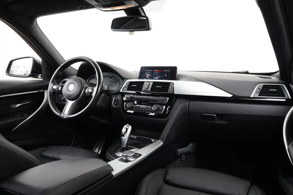 320i M Sport Edition M Sport/ Stoelverwarming/ Navigatie/ Achteruitrijcamera/ HiFi
