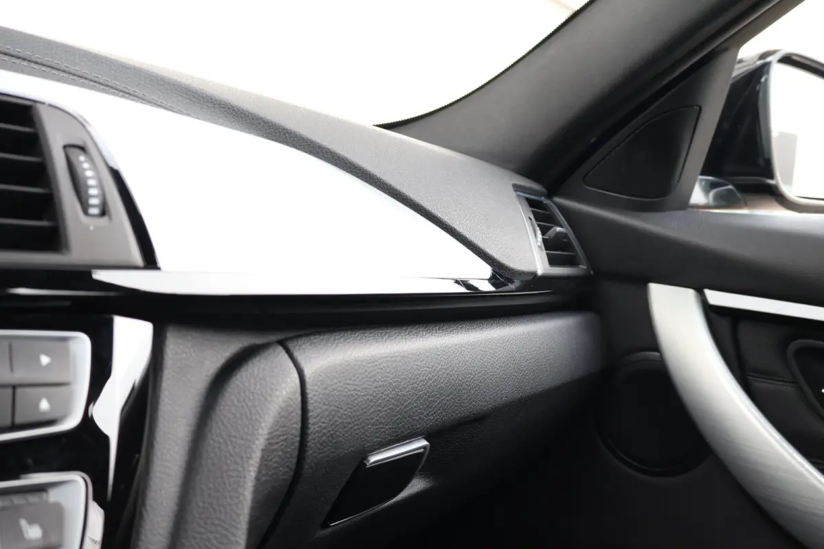 320i M Sport Edition M Sport/ Stoelverwarming/ Navigatie/ Achteruitrijcamera/ HiFi