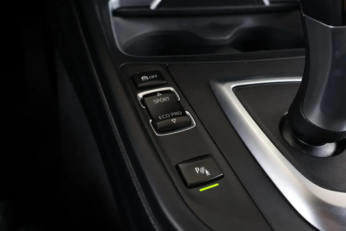 320i M Sport Edition M Sport/ Stoelverwarming/ Navigatie/ Achteruitrijcamera/ HiFi