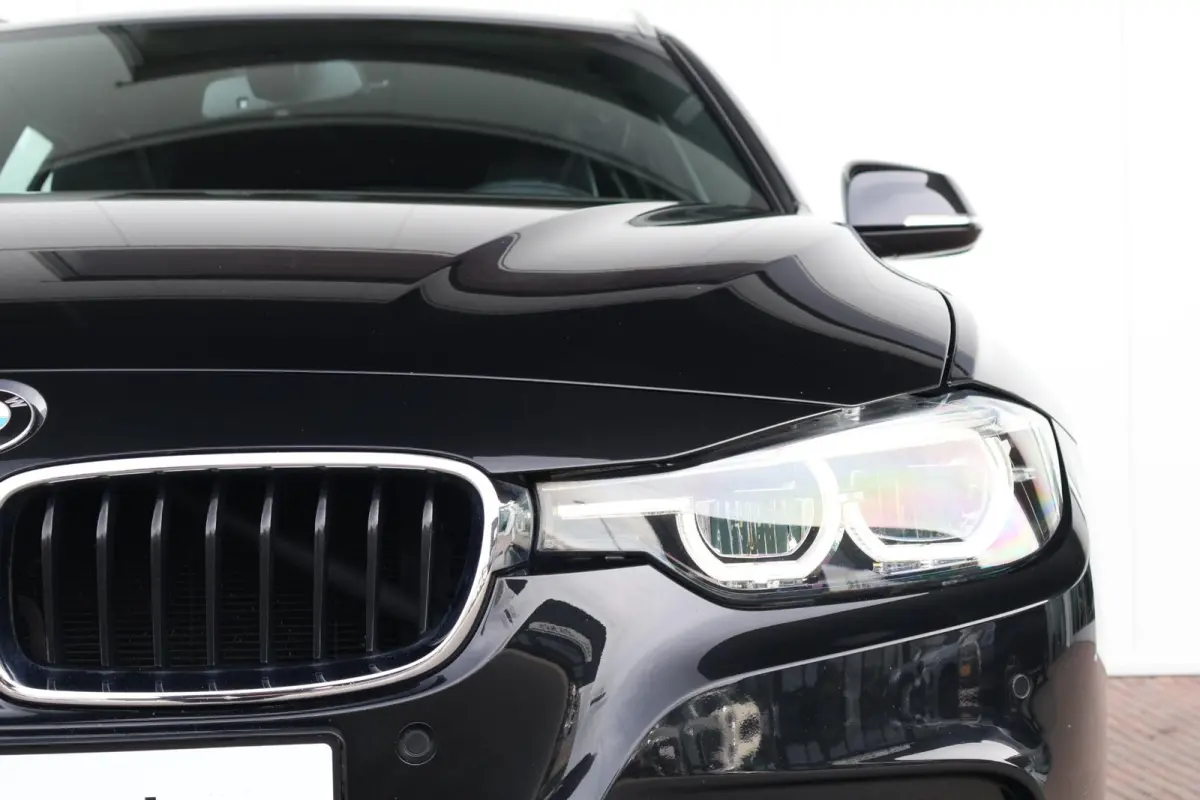 320i M Sport Edition M Sport/ Stoelverwarming/ Navigatie/ Achteruitrijcamera/ HiFi