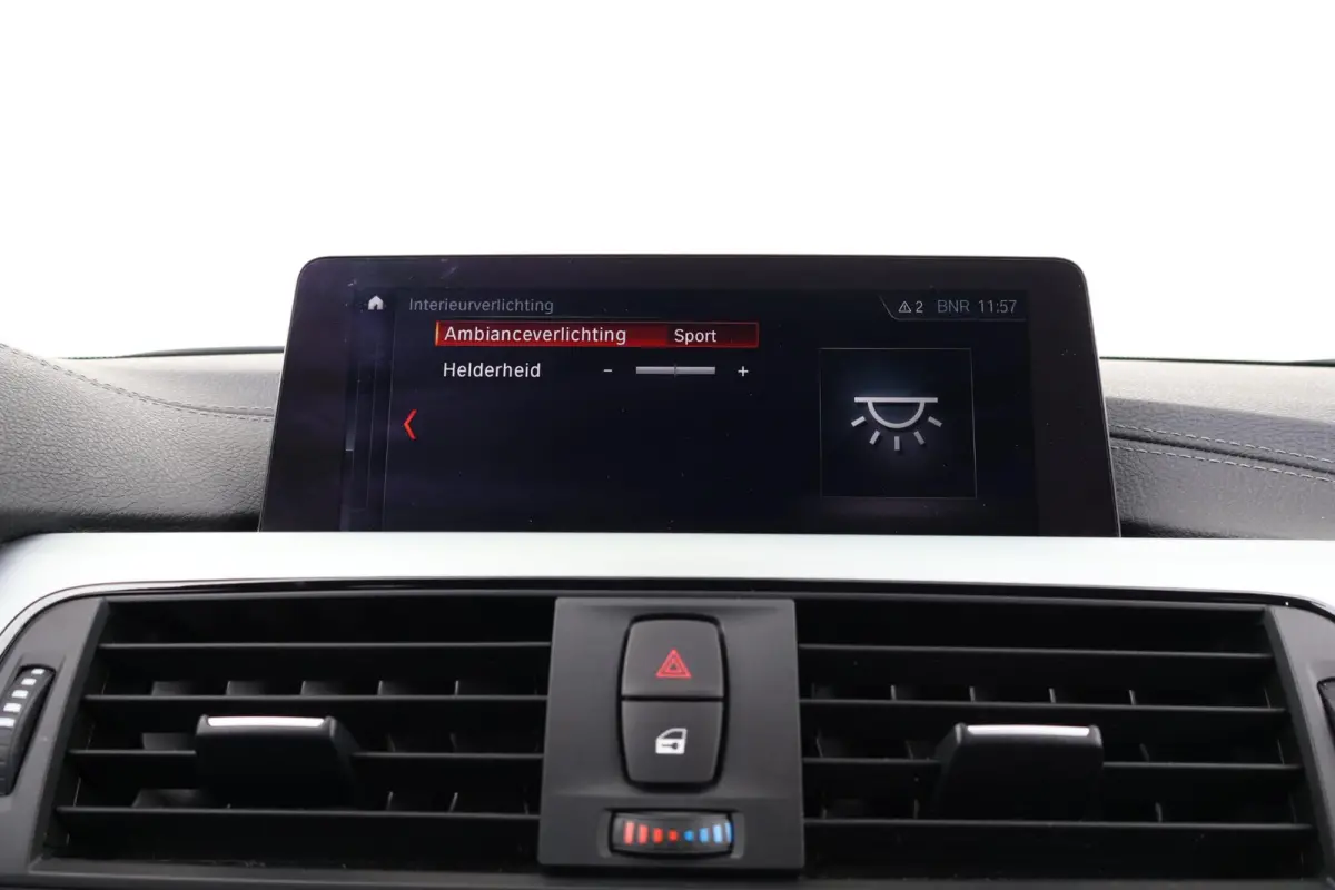 320i M Sport Edition M Sport/ Stoelverwarming/ Navigatie/ Achteruitrijcamera/ HiFi