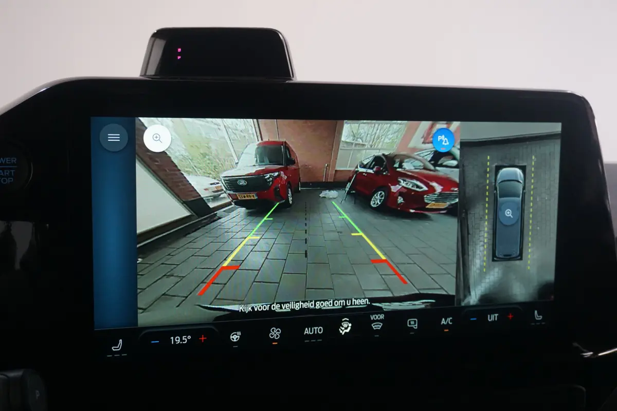 320 2.5 PHEV L2H1 Sport DC | 1-fase laadkabel mode 3 16A, 10 meter (PHEV) | 19 inch lichtmetalen velgen Sport (Matte Black) | 2 zitplaatsen rechtsvoor