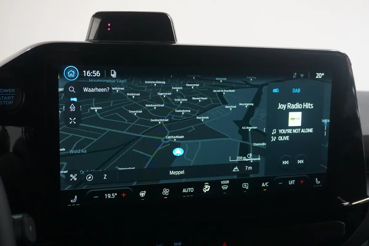 320 2.5 PHEV L2H1 Sport DC | 1-fase laadkabel mode 3 16A, 10 meter (PHEV) | 19 inch lichtmetalen velgen Sport (Matte Black) | 2 zitplaatsen rechtsvoor