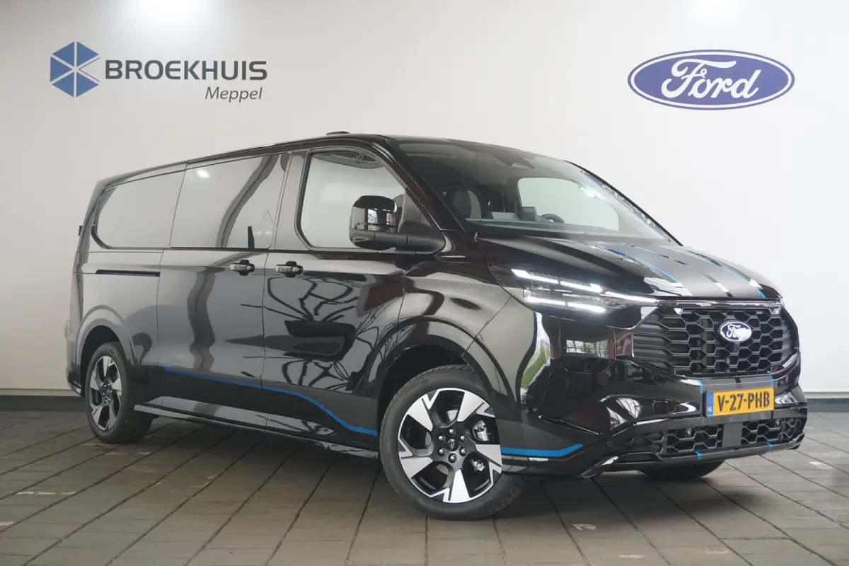 320 2.5 PHEV L2H1 Sport DC | 1-fase laadkabel mode 3 16A, 10 meter (PHEV) | 19 inch lichtmetalen velgen Sport (Matte Black) | 2 zitplaatsen rechtsvoor