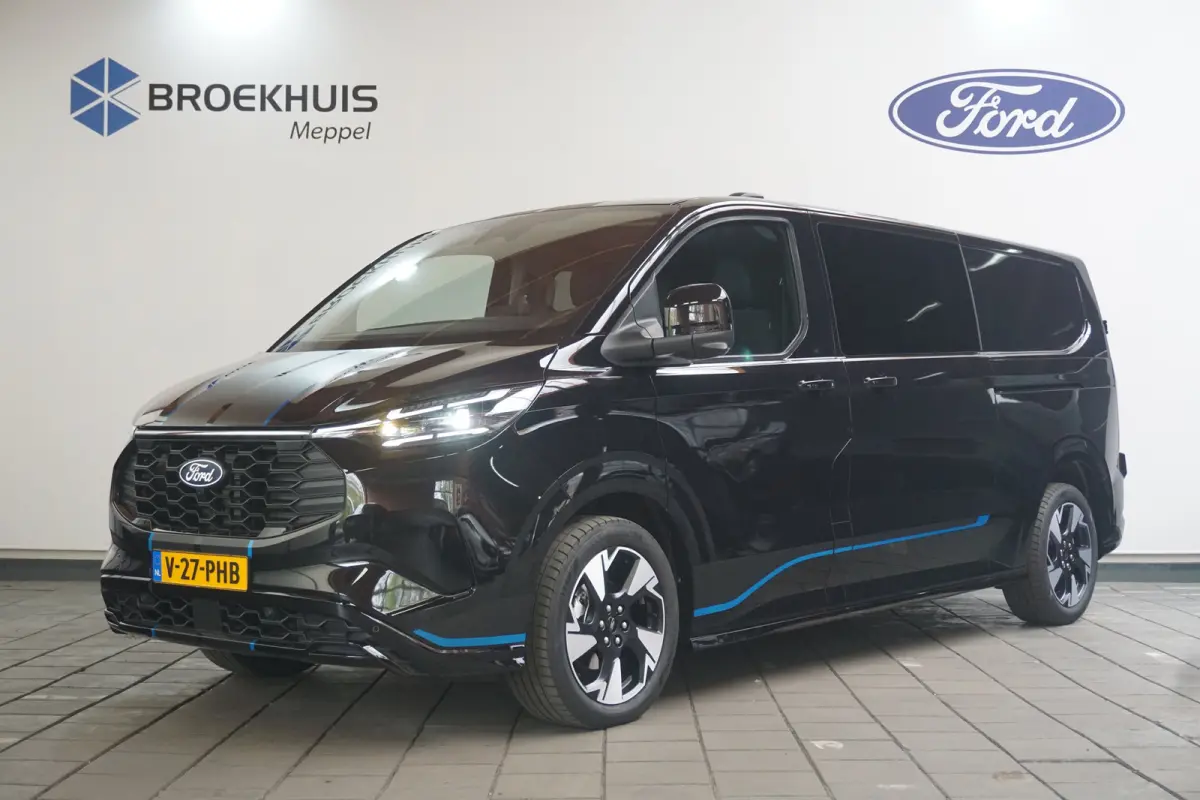 320 2.5 PHEV L2H1 Sport DC | 1-fase laadkabel mode 3 16A, 10 meter (PHEV) | 19 inch lichtmetalen velgen Sport (Matte Black) | 2 zitplaatsen rechtsvoor