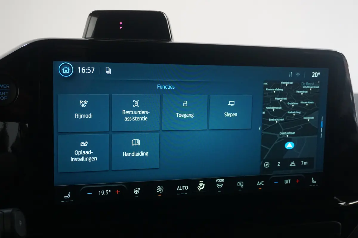 320 2.5 PHEV L2H1 Sport DC | 1-fase laadkabel mode 3 16A, 10 meter (PHEV) | 19 inch lichtmetalen velgen Sport (Matte Black) | 2 zitplaatsen rechtsvoor