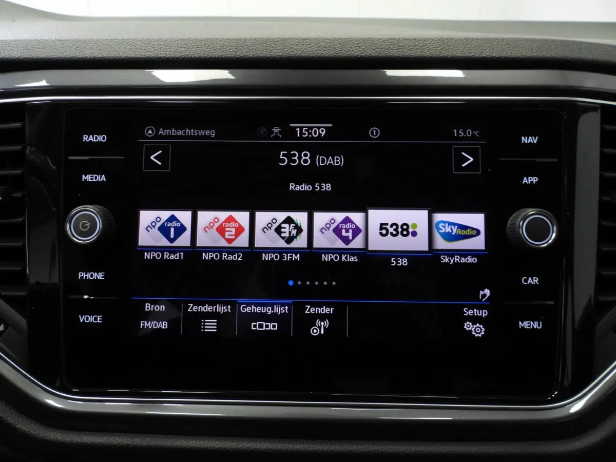 1.5 TSI Sport NAVI/CAMERA/VIRTUAL/LED/TREKH./17"LMV!