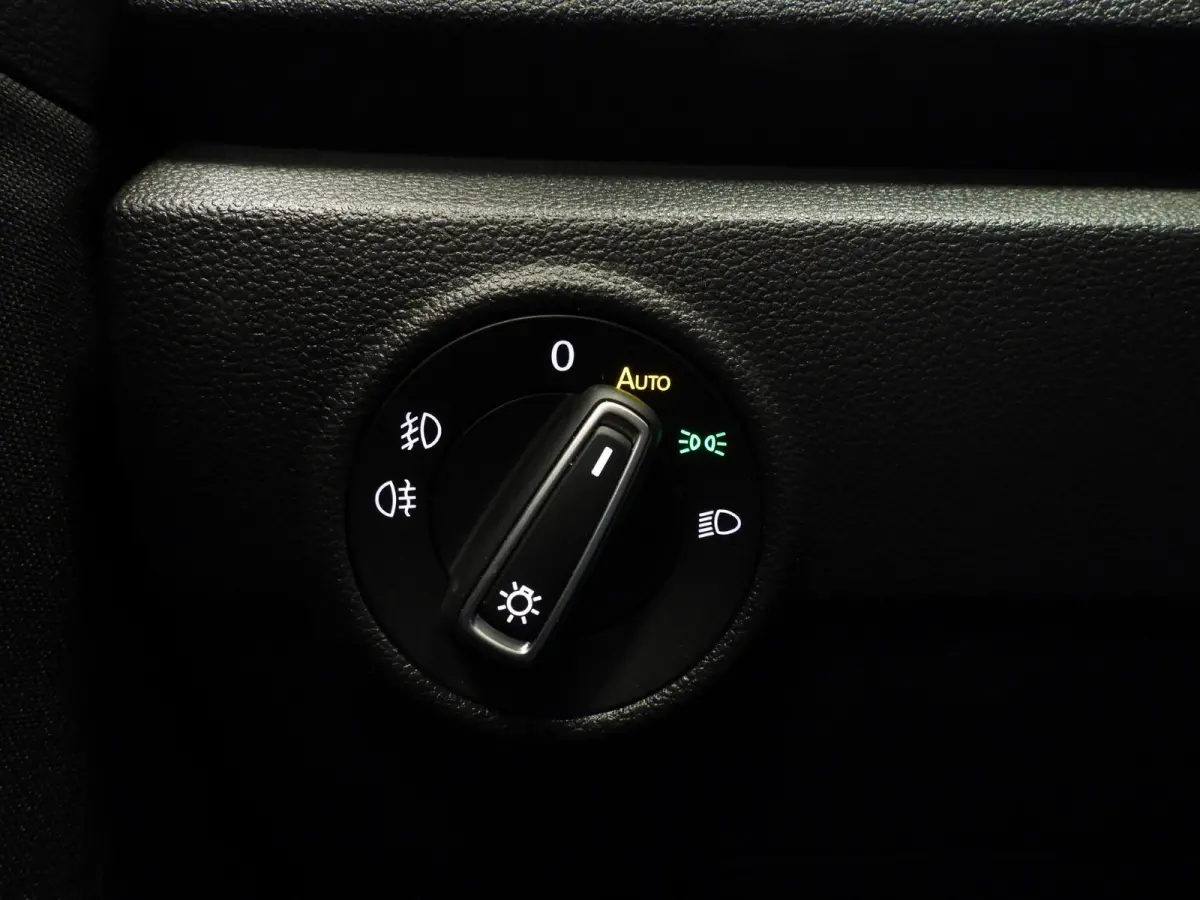 1.5 TSI Sport NAVI/CAMERA/VIRTUAL/LED/TREKH./17"LMV!