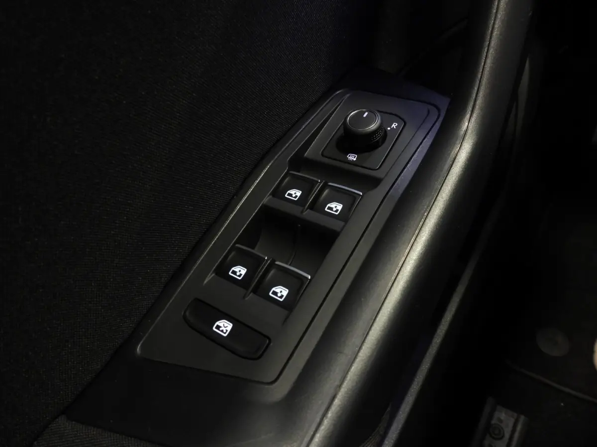 1.5 TSI Sport NAVI/CAMERA/VIRTUAL/LED/TREKH./17"LMV!