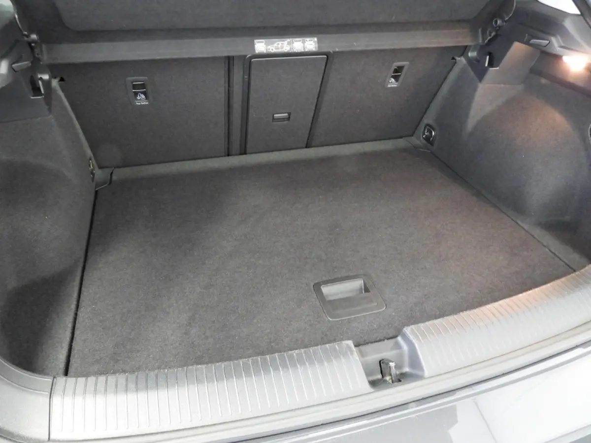 1.5 TSI Sport NAVI/CAMERA/VIRTUAL/LED/TREKH./17"LMV!