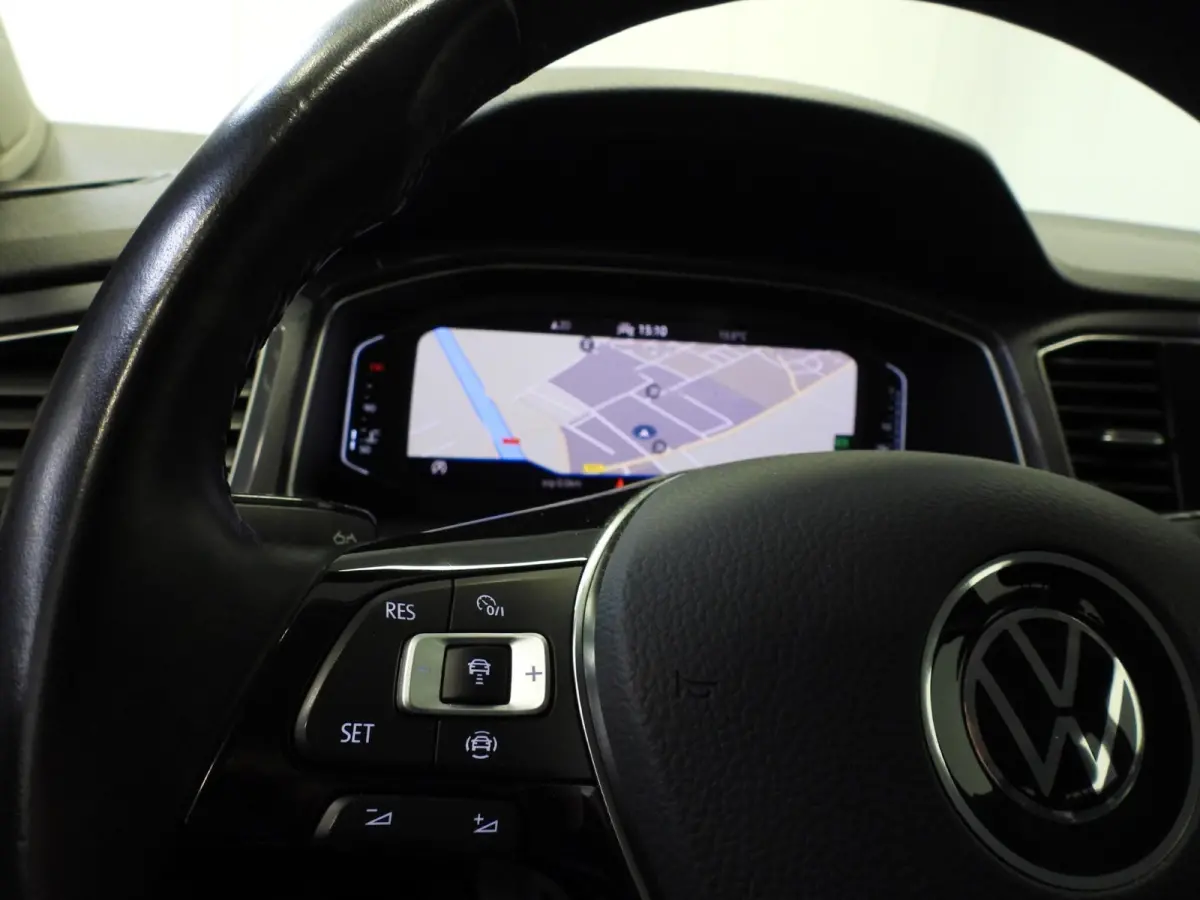 1.5 TSI Sport NAVI/CAMERA/VIRTUAL/LED/TREKH./17"LMV!