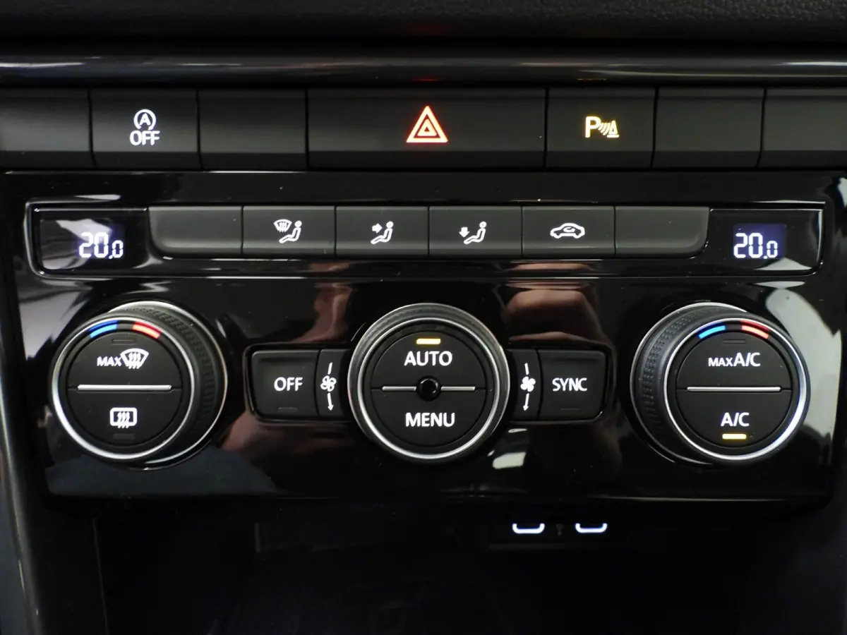1.5 TSI Sport NAVI/CAMERA/VIRTUAL/LED/TREKH./17"LMV!
