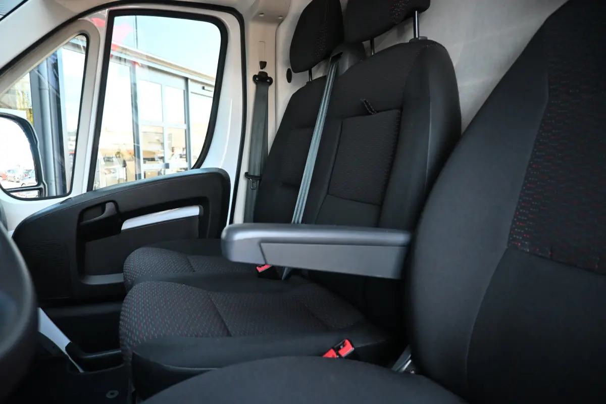 2.0D 140PK L3H2 | Navigatie by App | Dealeronderhouden | Cruise control | Climate control | Multimedia systeem | BPM-vrij!