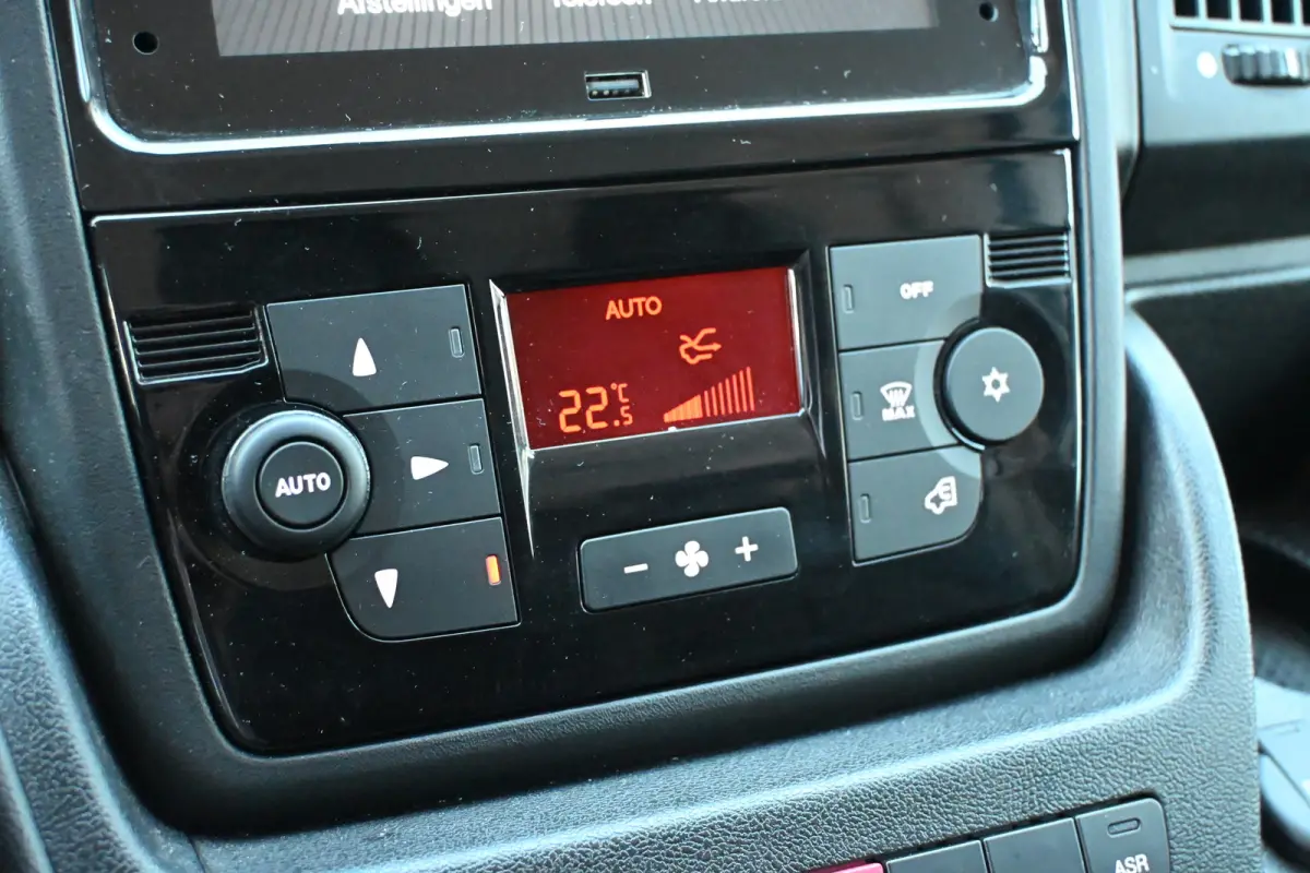 2.0D 140PK L3H2 | Navigatie by App | Dealeronderhouden | Cruise control | Climate control | Multimedia systeem | BPM-vrij!