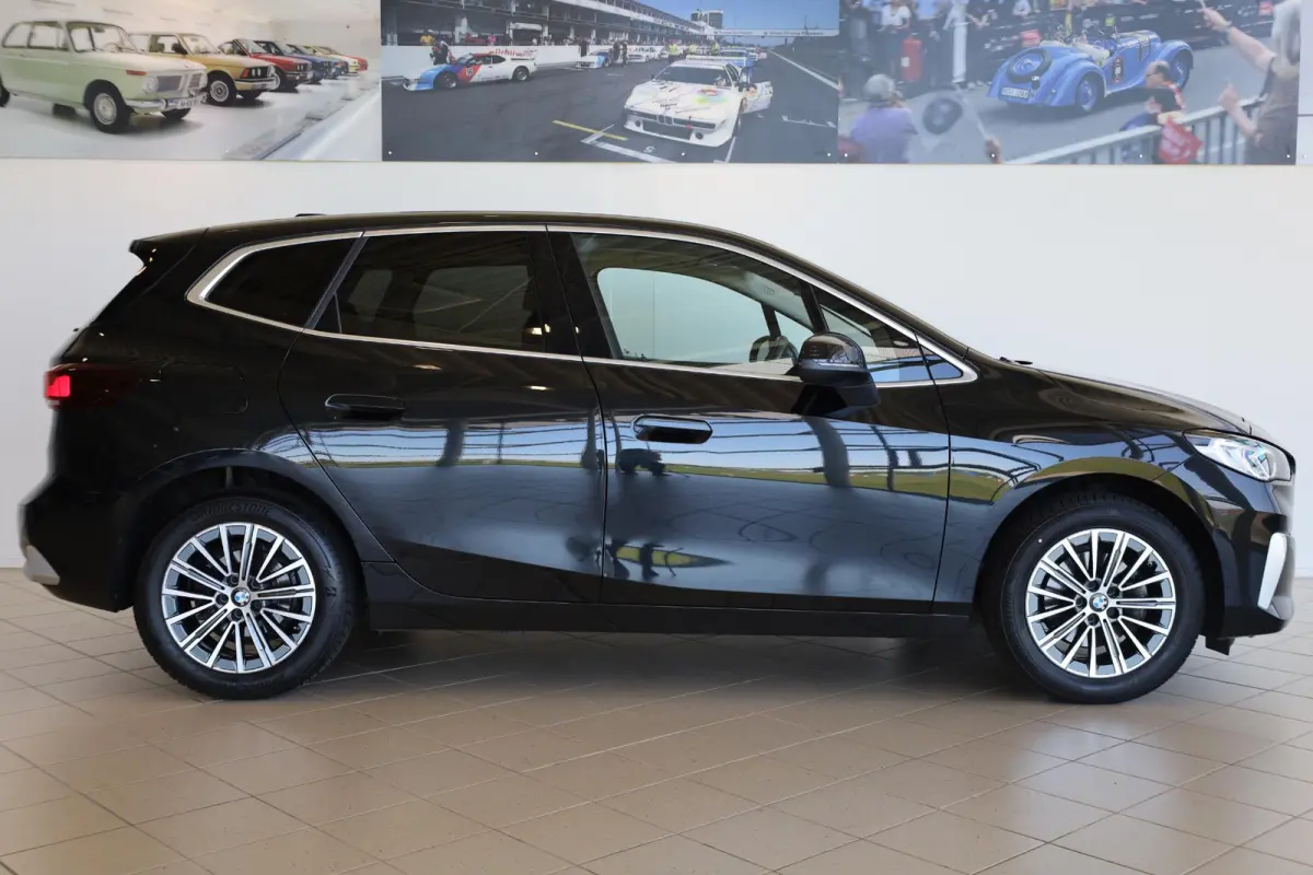 218i | Harman/Kardon | Achteruitrijcamera | Voorstoelen met Massagefunctie | Elektr. Trekhaak