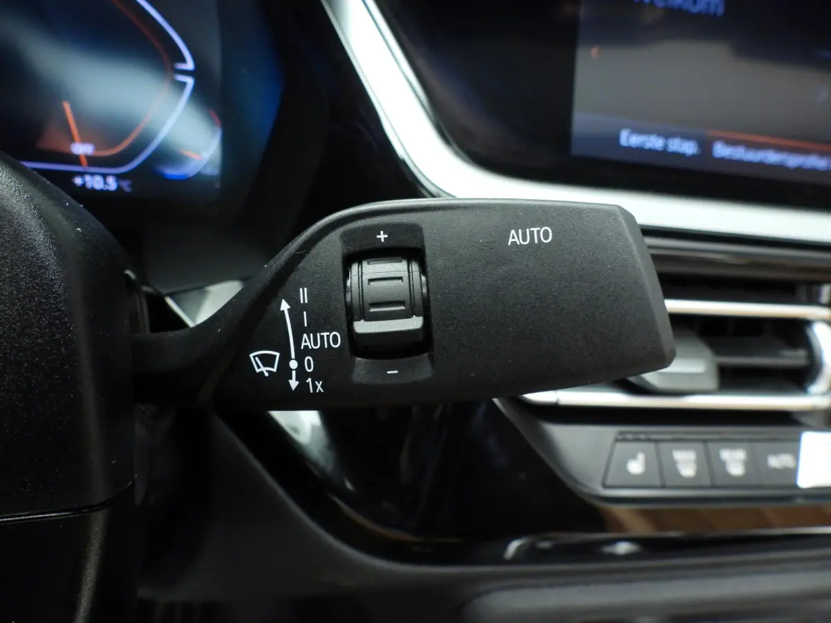sDrive30i | M-Sportpakket | LED | Leder | Navigatie | Windscherm | Stoelverwarming | M-zetels | DAB | Hifi speakers | Alu 18 inch