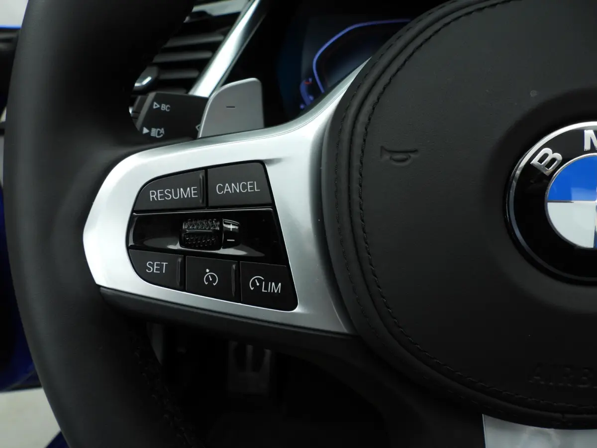 sDrive30i | M-Sportpakket | LED | Leder | Navigatie | Windscherm | Stoelverwarming | M-zetels | DAB | Hifi speakers | Alu 18 inch