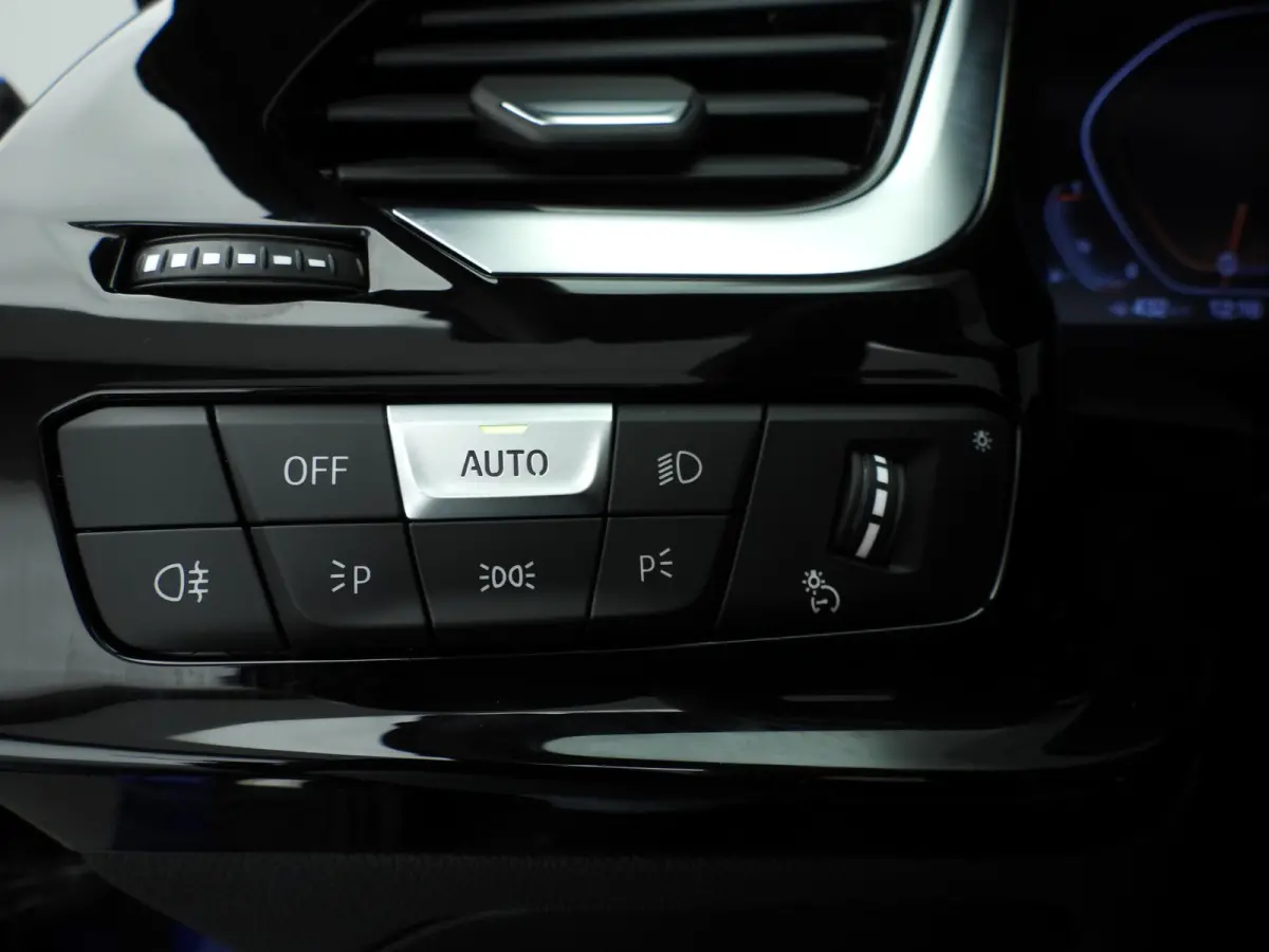 sDrive30i | M-Sportpakket | LED | Leder | Navigatie | Windscherm | Stoelverwarming | M-zetels | DAB | Hifi speakers | Alu 18 inch