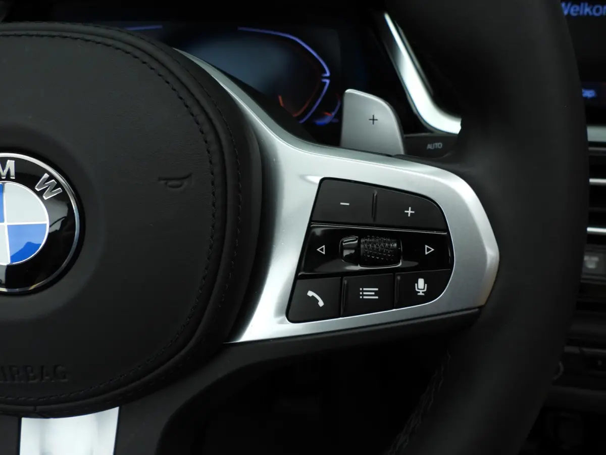 sDrive30i | M-Sportpakket | LED | Leder | Navigatie | Windscherm | Stoelverwarming | M-zetels | DAB | Hifi speakers | Alu 18 inch