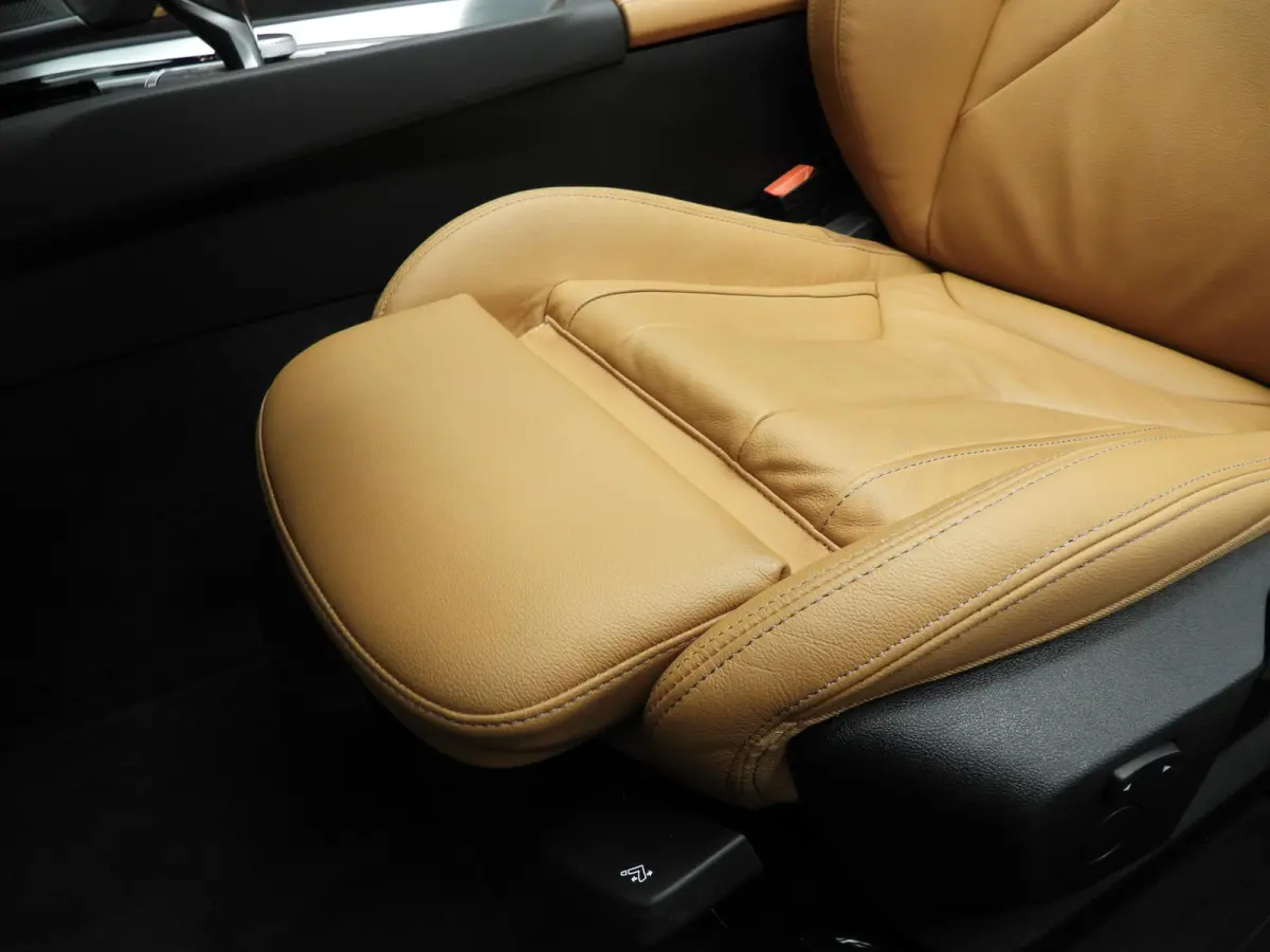 sDrive30i | M-Sportpakket | LED | Leder | Navigatie | Windscherm | Stoelverwarming | M-zetels | DAB | Hifi speakers | Alu 18 inch