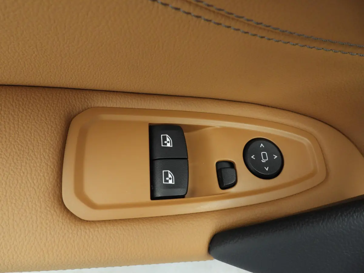 sDrive30i | M-Sportpakket | LED | Leder | Navigatie | Windscherm | Stoelverwarming | M-zetels | DAB | Hifi speakers | Alu 18 inch