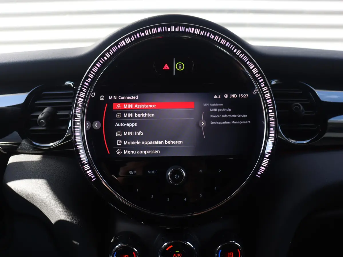 Cooper | John Cooper Works + Camera + Comfort Access + Stuurwielrand Verwarmd + Apple Carplay + LED Koplampen + JCW Sportstoelen + Adaptief Onderstel + 17" JCW Track Spoke Zwart