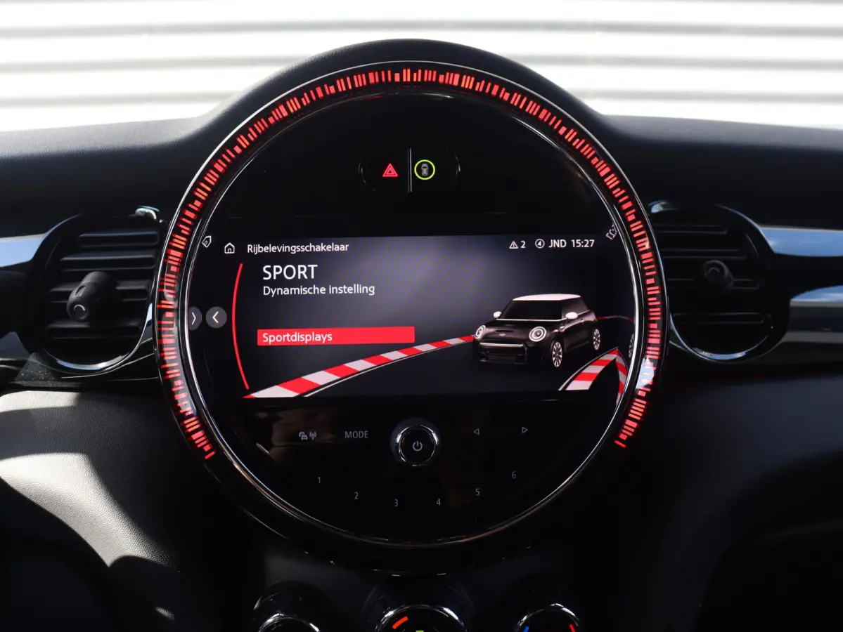 Cooper | John Cooper Works + Camera + Comfort Access + Stuurwielrand Verwarmd + Apple Carplay + LED Koplampen + JCW Sportstoelen + Adaptief Onderstel + 17" JCW Track Spoke Zwart