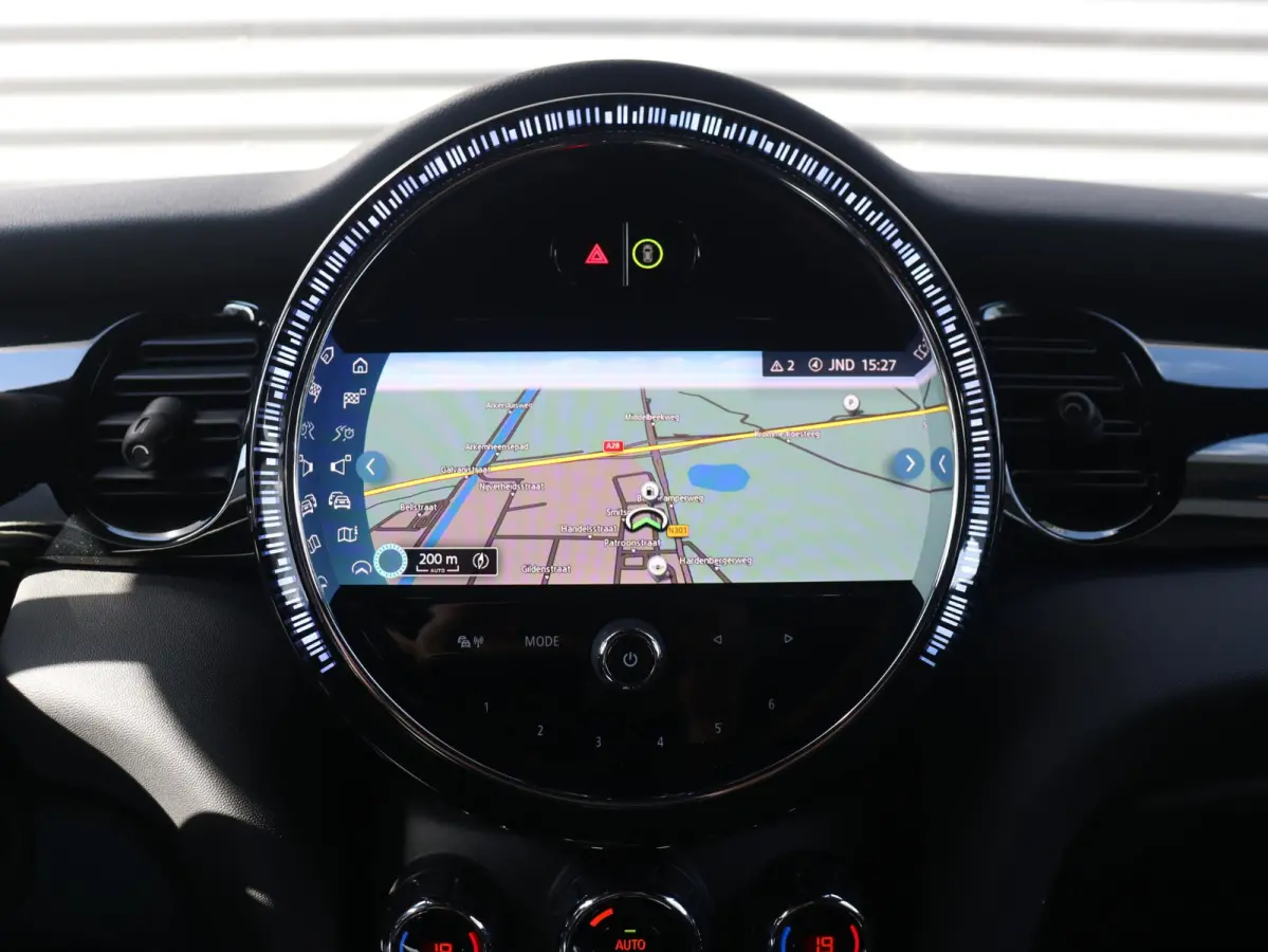 Cooper | John Cooper Works + Camera + Comfort Access + Stuurwielrand Verwarmd + Apple Carplay + LED Koplampen + JCW Sportstoelen + Adaptief Onderstel + 17" JCW Track Spoke Zwart