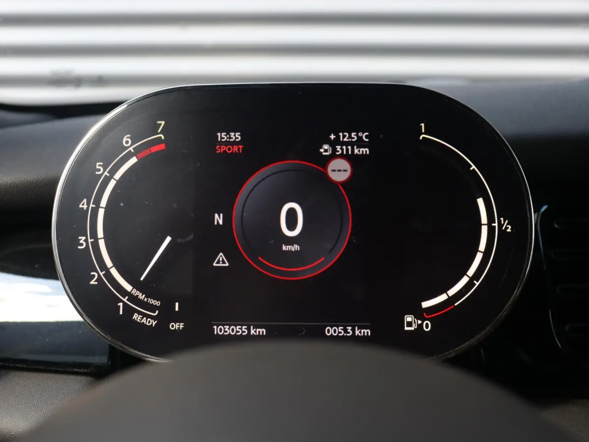 Cooper | John Cooper Works + Camera + Comfort Access + Stuurwielrand Verwarmd + Apple Carplay + LED Koplampen + JCW Sportstoelen + Adaptief Onderstel + 17" JCW Track Spoke Zwart