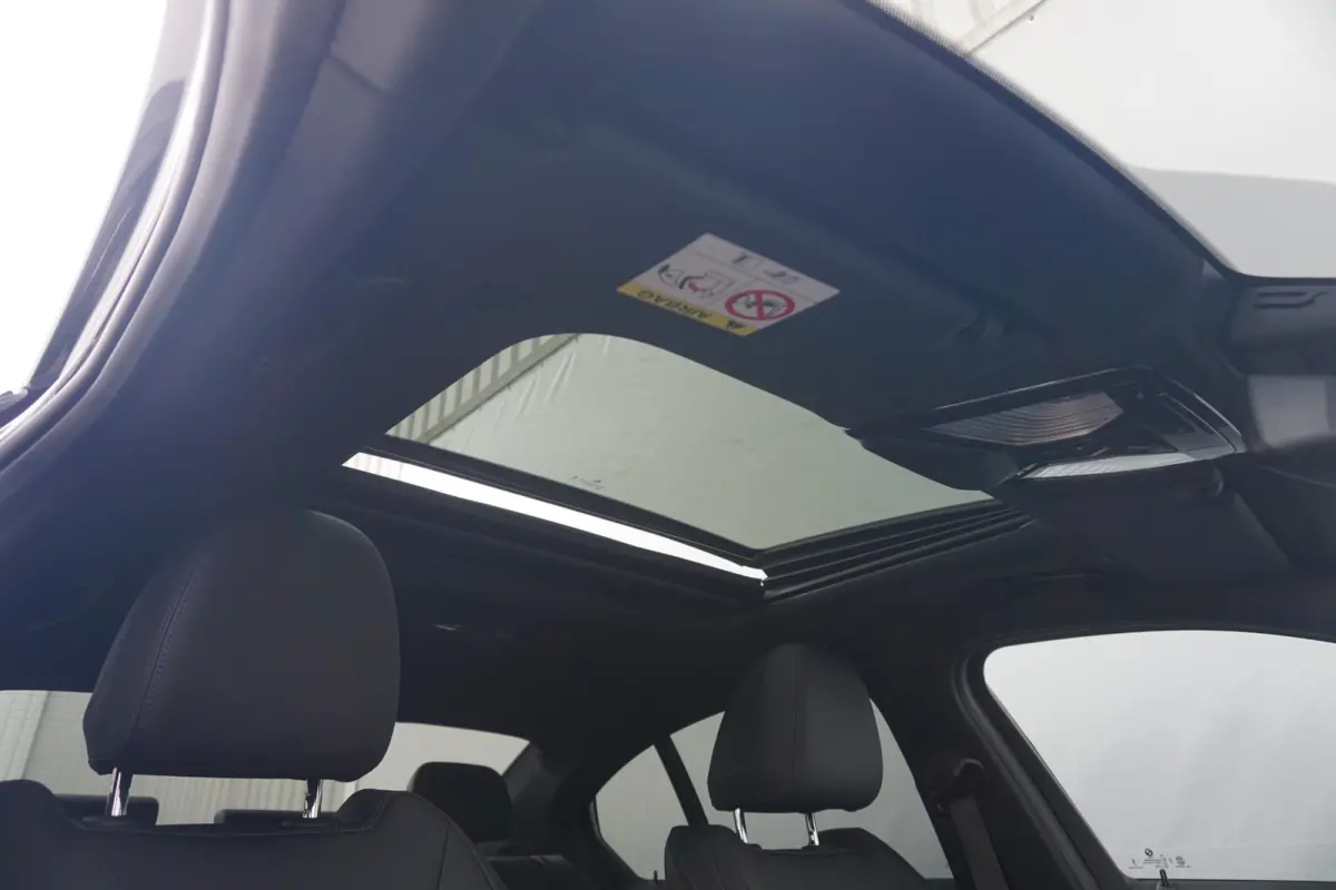 318i M Sportpakket | Panoramadak | Stoel- en Stuurverwarming | Elektrisch verstelbare stoelen | Comfort Acces