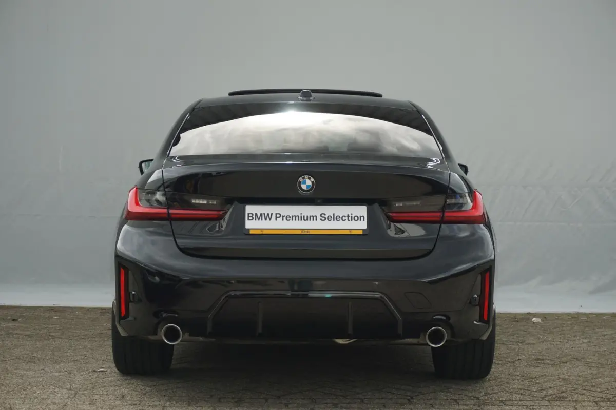 318i M Sportpakket | Panoramadak | Stoel- en Stuurverwarming | Elektrisch verstelbare stoelen | Comfort Acces