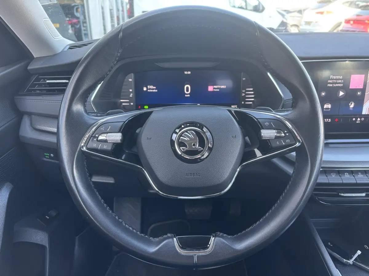 1.0 e-TSI Business Edition | Sfeerverlichting | Parkeersensoren | Apple Carplay | Lane Assist